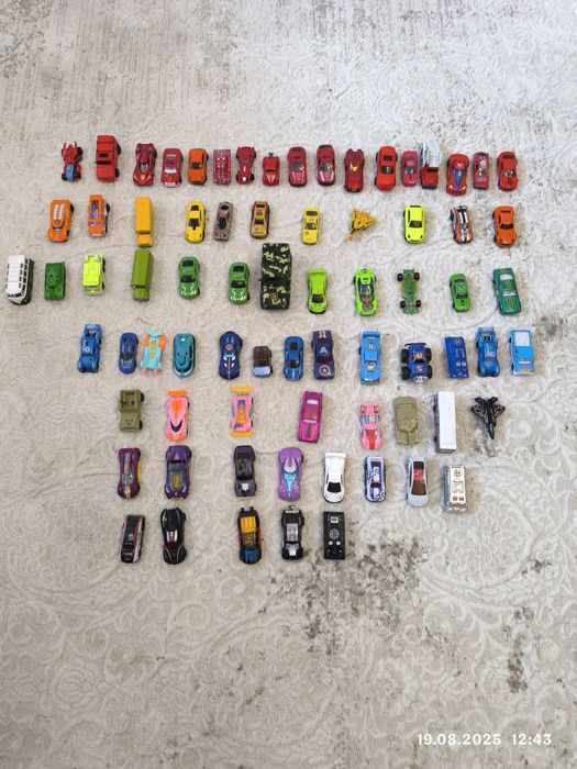 Металлические игрушечные  машинки