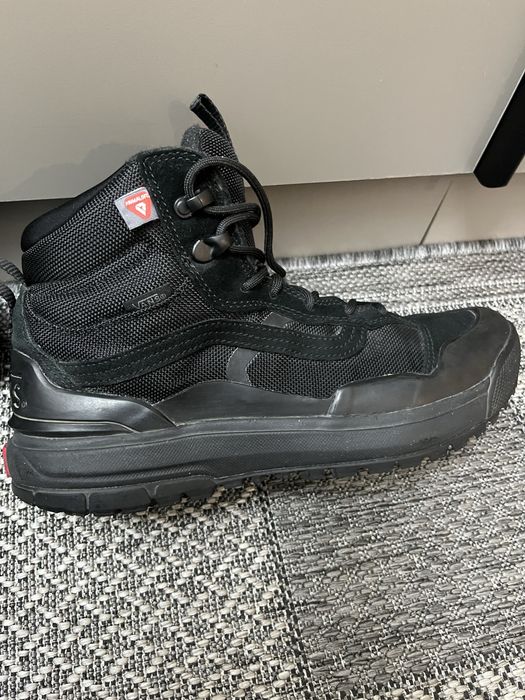 Продаю зимние ботинки Vans