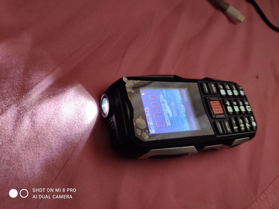 Power Phone rezistent la, căzături, lovituri,praf ,etc - dual SIM