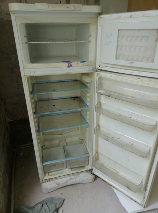 Холодильник Indesit рабочий