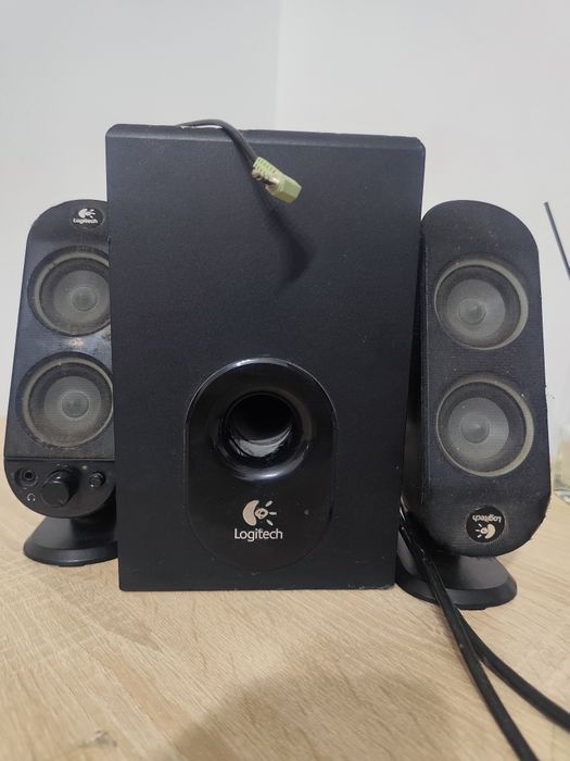 Sistem audio Logitech 2 boxe și subwoofer