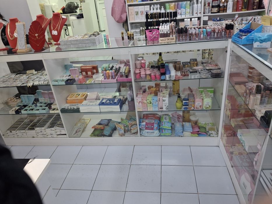 Продаю Витрины Стеклянные