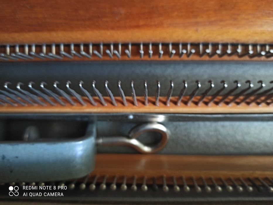 Продам вязальную машинку