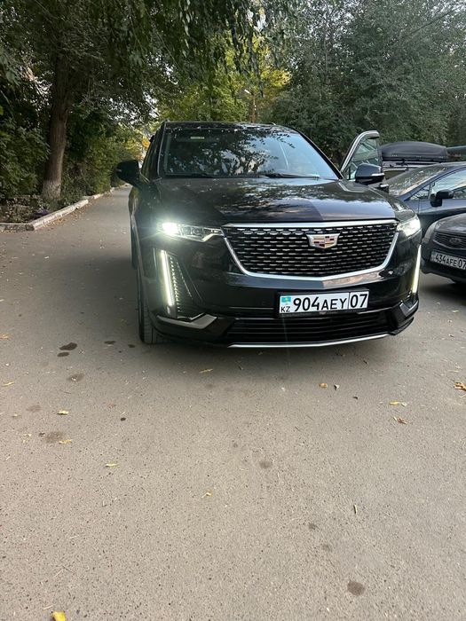 Продам машину Cadillac XT 6