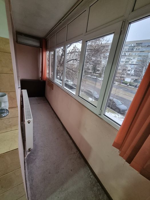 Închiriez apartament cu 2 camere