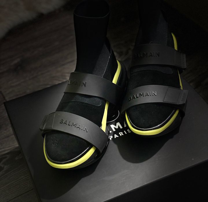 Balmain  B Bold black