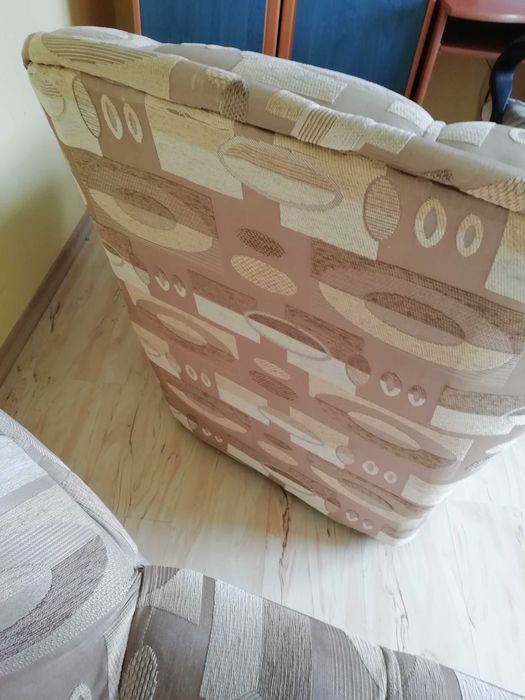 Продавам 2 фотьойла и 2 табуретка