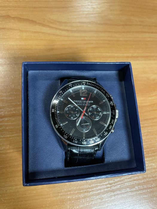 Оригинален часовник Tommy Hilfiger