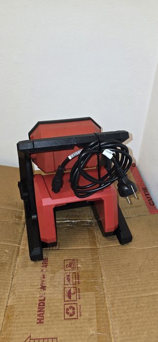 Milwaukee M18 HOAL  proiector led 2024