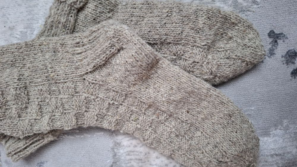 Ciorapi de lana, tricotati manual