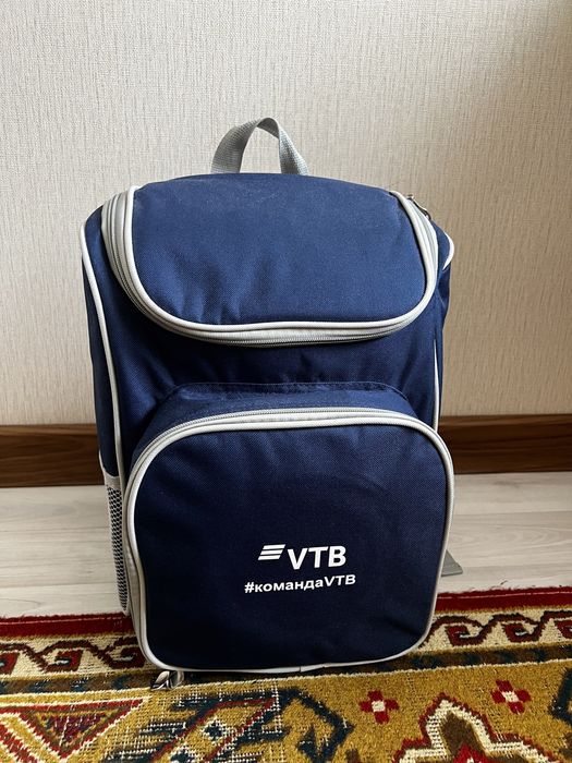 Изотермическая сумка рюкзак для пикника с посудой на двоих