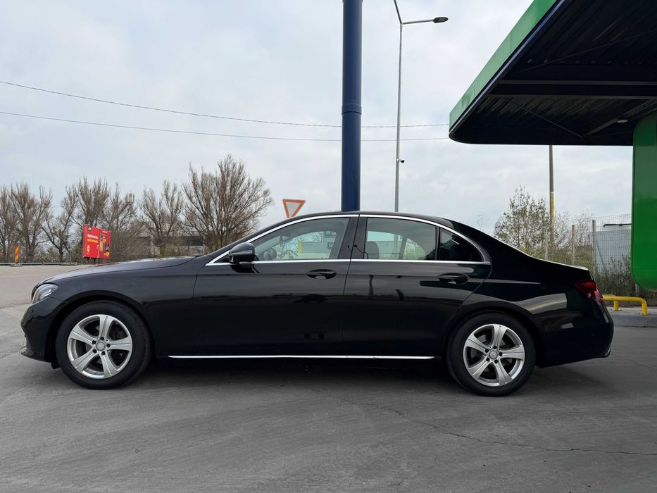 Mercedes E200 Avantgarde Tableta Camere 360 Iluminat Carplay