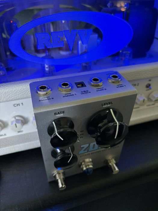 KEELEY ZOMA Stereo Reverb and Tremolo