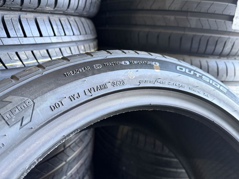 235/45/19 MOMO 4бр