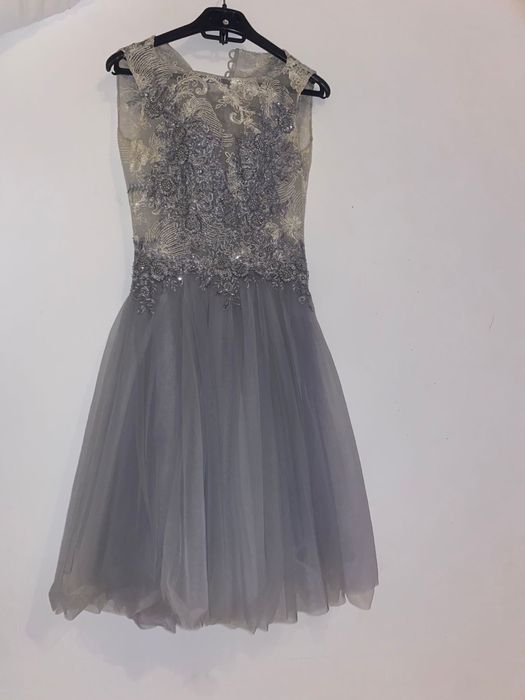 Vand rochie pentru Banchet clasa a 8