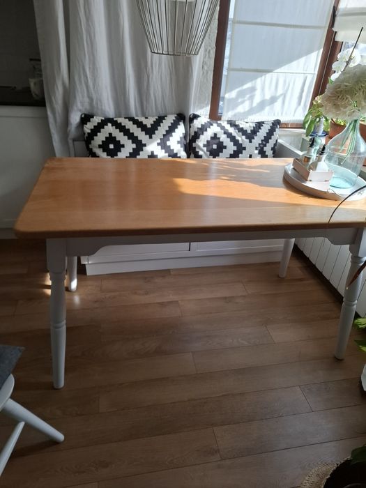 Трапезна маса от дъб, 2 стола от масив и пейка за сядане от масив