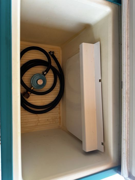 Хладилник на газ 12V 220V