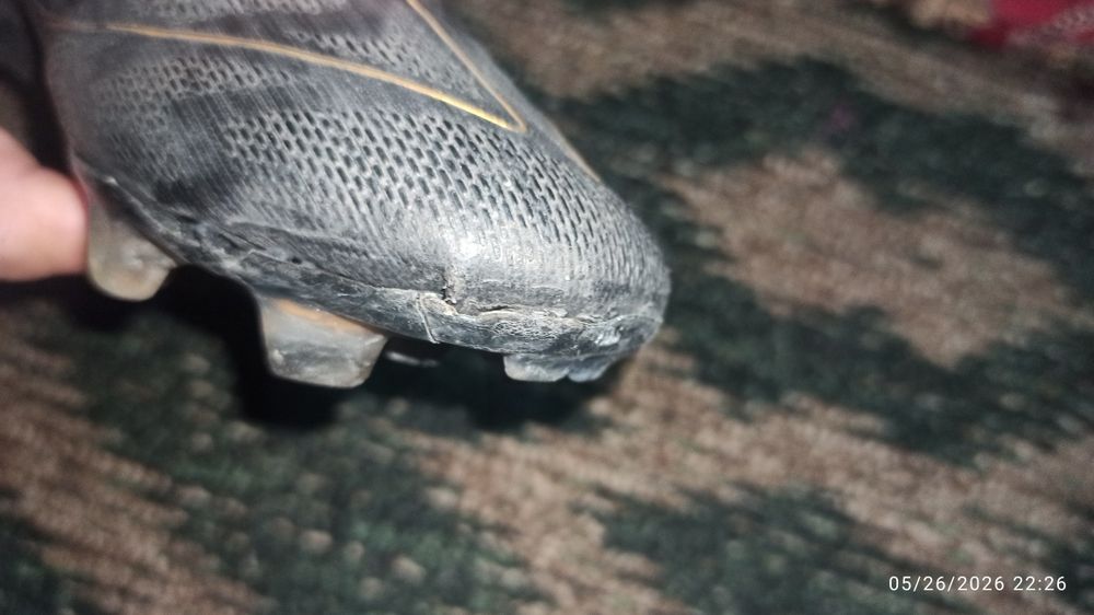 Adidas F50 butsa sotiladi