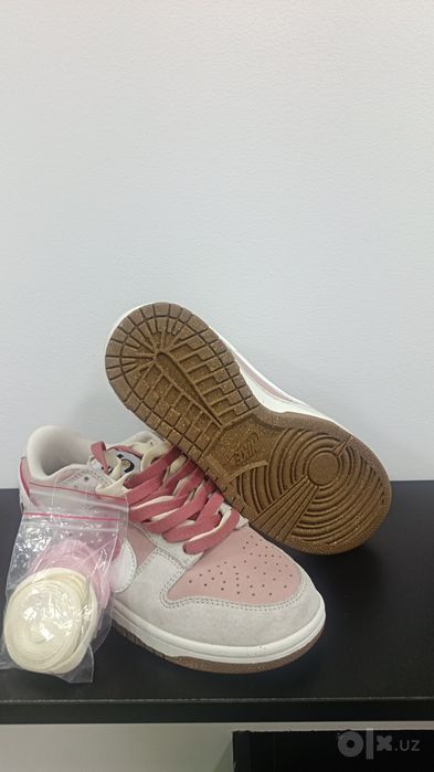 Кроссовки NIKE 38 размер женские