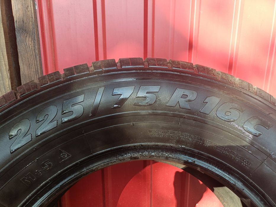 Vând 2 anvelope de iarnă Tigar 225/75/R16 C