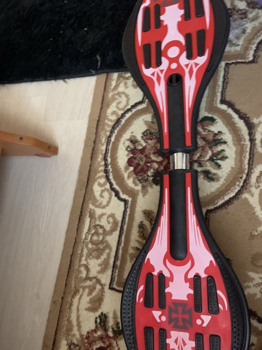 Hoverboard rosu cu model …………………………………………………………………detali in privat…………………contactatima ……………………………………………………………………………………………..Andreeea……………………………………………..