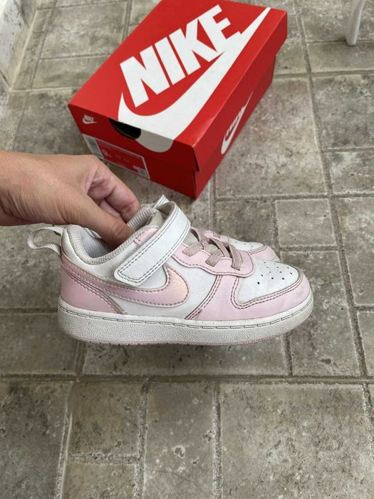 Детски маратонки за момиче Nike Court Borough