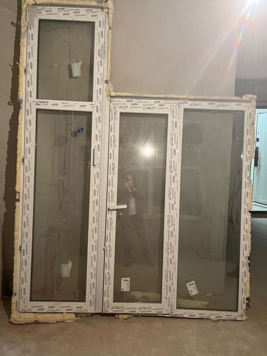 Новое окно с балконной дверью в количестве 2шт