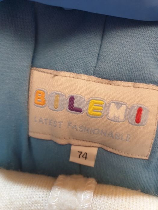 Продам комбинезоны 2 шт