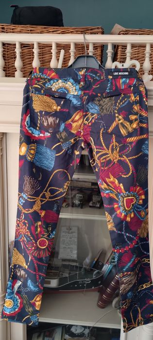 Pantaloni "Love Moschino", Noi