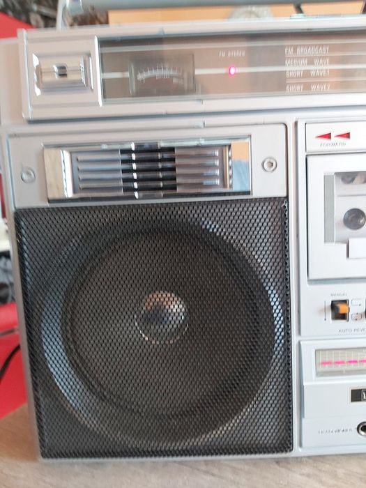 Vând casetofon Trident