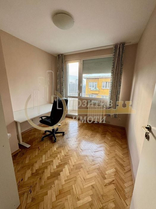 Дава се под наем Тристаен апартамент в София, Център - 110 кв.м за 1050 € - Снимка #7