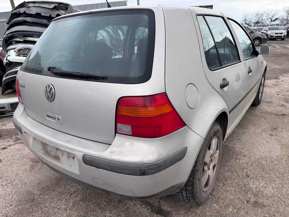 Volkswagen Golf 4 1.4i 75hp 1998г. На Части.