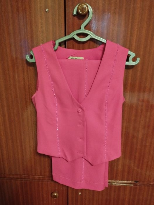 Ayollar kastyum bryugi malina rang