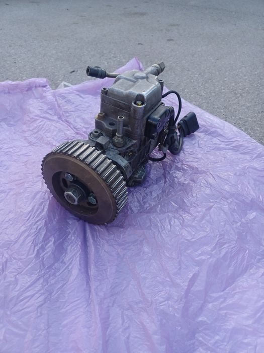 Гориво нагнетателна помпа  ( нафтова помпа)