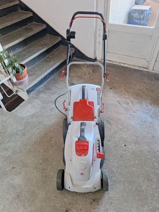 Mașină de tuns gazon