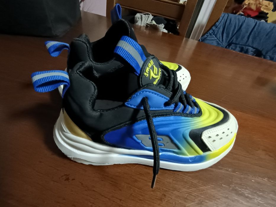 Vând papuci copi marimeai 33 și 32