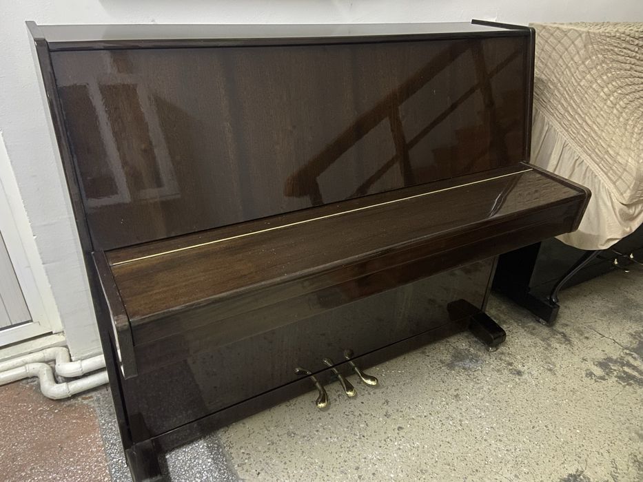 Продаётся фортепиано Лирика
