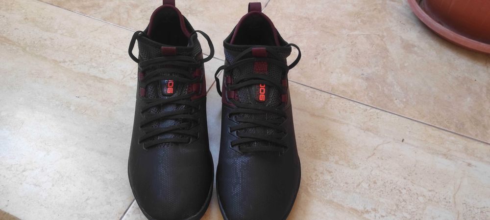 стоножки Kipsta. Kipsta Futbolni obuvki stonojki