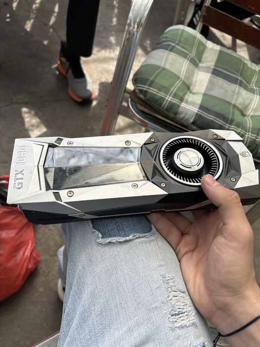 GTX 1080 Founders Edition Defectă – Pentru Piese / Reparație – Ventilator Funcțional