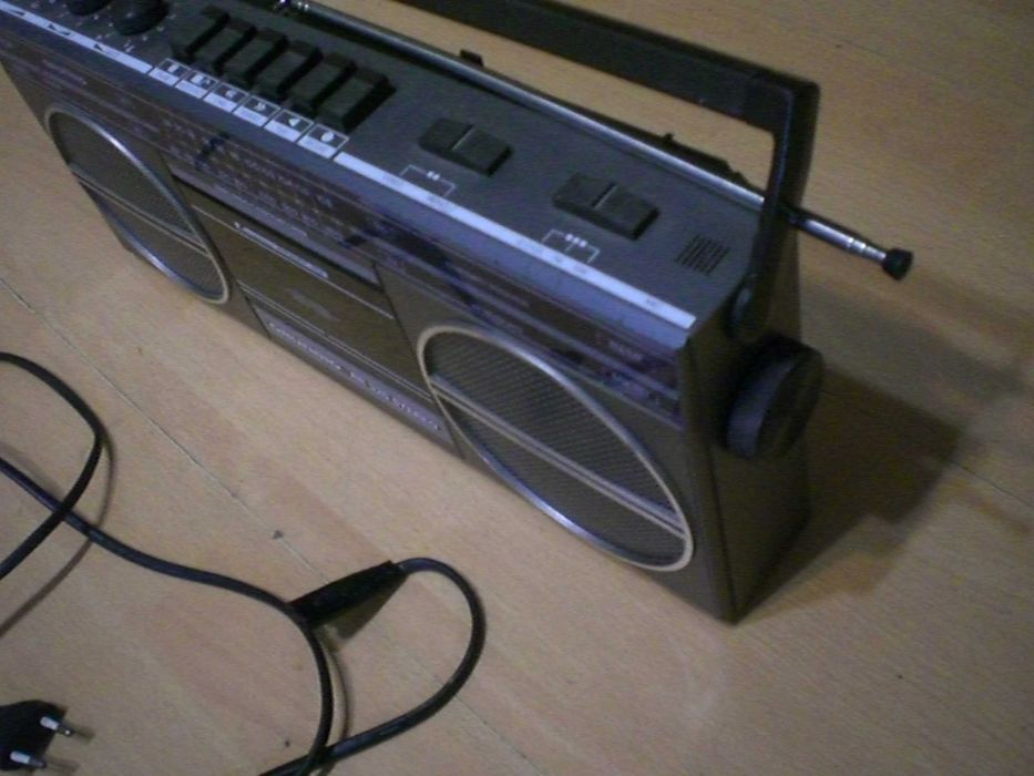 Касетофон GRUNDIG  работи