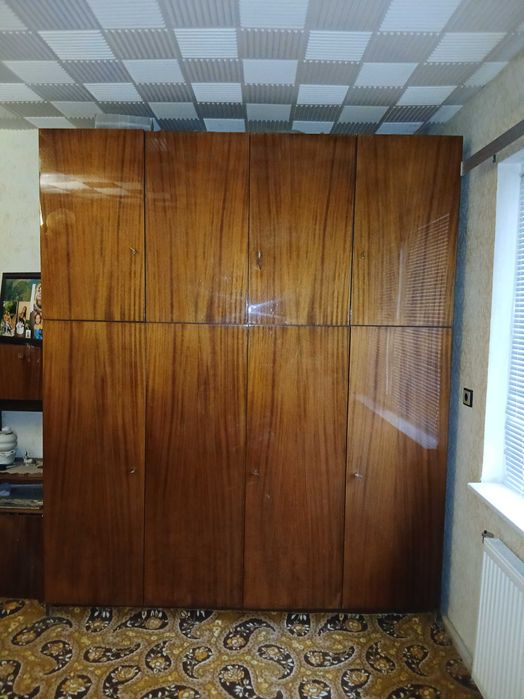 продава се цял комплект за спалня и матрак ракла, шкафове и гардероб.