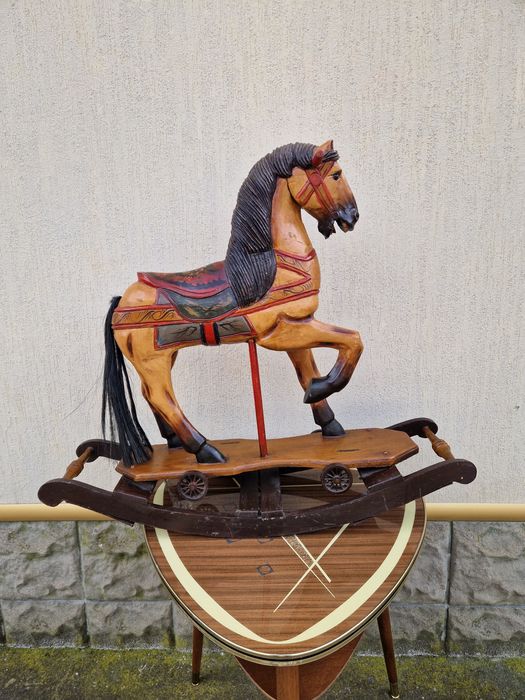 Уникална огромна антикварна дървена играчка люлка