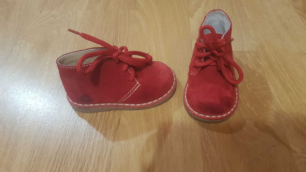 Vand papuci piele rosi Nr 20, marca Melania