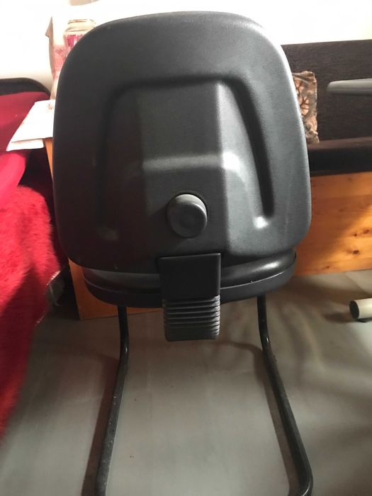 4 офис стола, офис маса