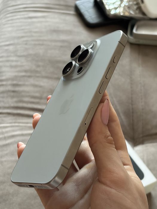Aйфон 15 про , в идеальном состоянии.