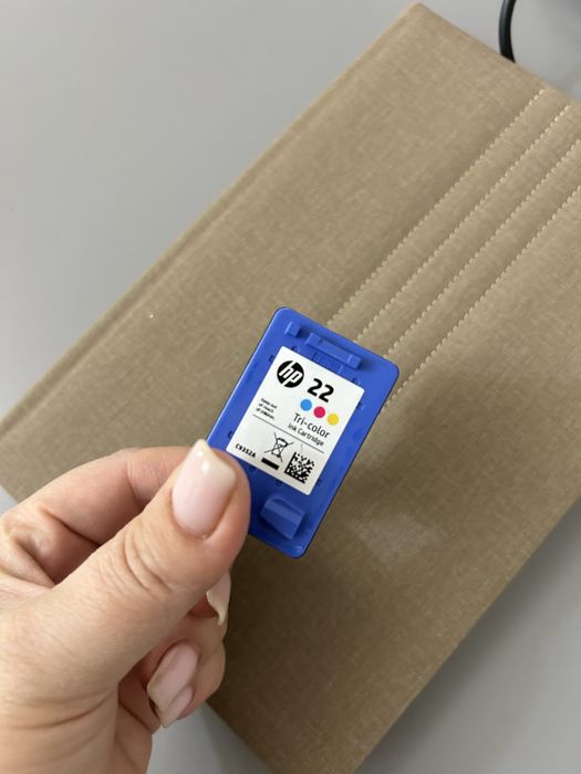 Продам катридж  HP 22 C9352AE многоцветный