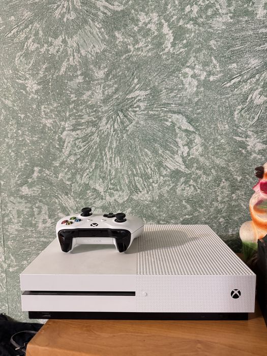 Xbox One S  - игровая приставка