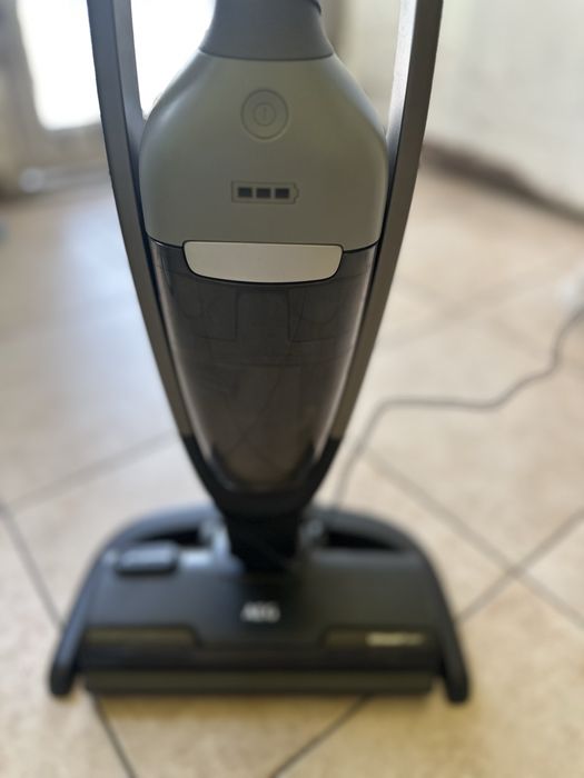 Вертикална праахосмукачка AEG в гаранция