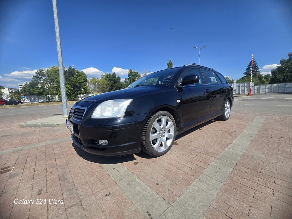 Продавам личния си автомобил Toyota Avensis T 25 2004 автомат