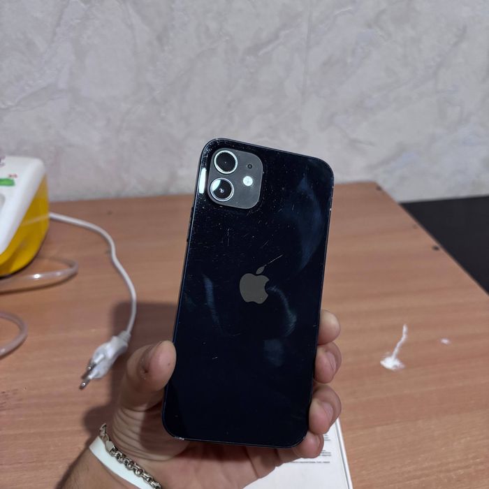 Продам iPhone 12